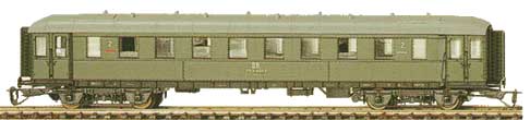 Fast Passenger Train coach 2nd class (ex C4i-30)<br /><a href='images/pictures/Tillig/13313.jpg' target='_blank'>Full size image</a>